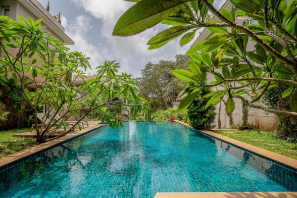 Sereno Santorini 2bhk Greek vibes w/ pvt jacuzzi