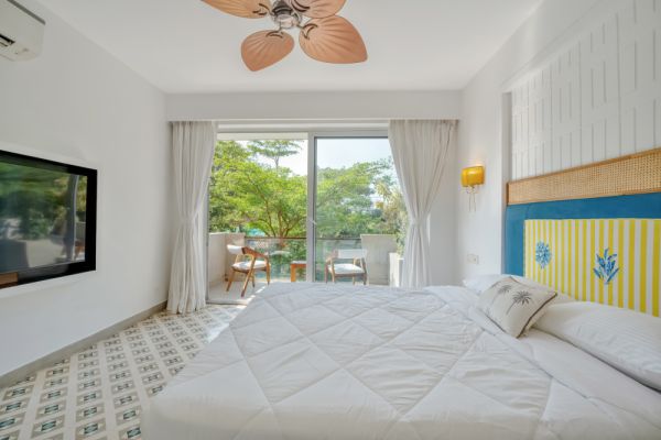 Sereno Santorini 2bhk Greek vibes w/ pvt jacuzzi