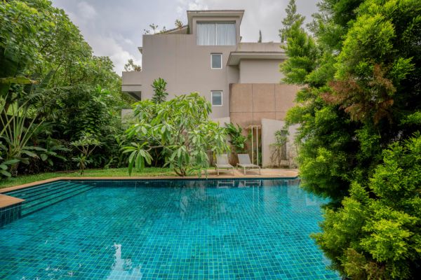 Sereno Santorini 2bhk Greek vibes w/ pvt jacuzzi