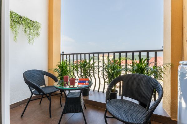 Sereno Amber 1bhk cosy apt w/pool, gym, games zone