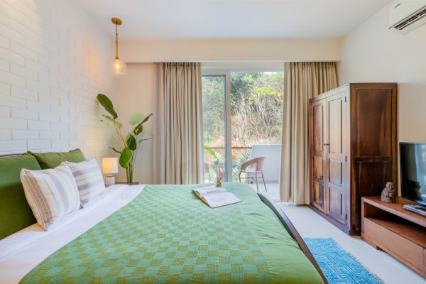 Sereno Horizon 3bhk Penthouse pvt jacuzzi rooftop