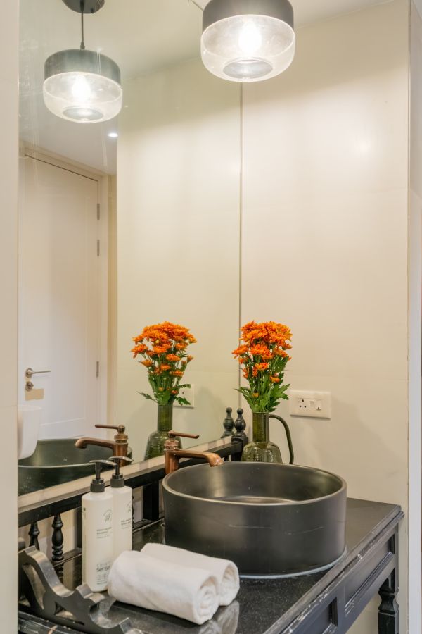 Sereno Horizon 3bhk Penthouse pvt jacuzzi rooftop