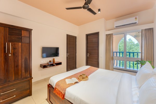 Sereno Foresta cosy 1 bhk greenery view w/pool+game