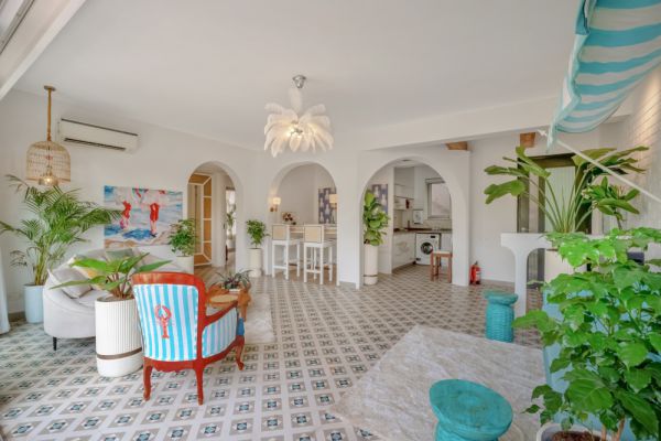 Sereno Santorini 2bhk Greek vibes w/ pvt jacuzzi