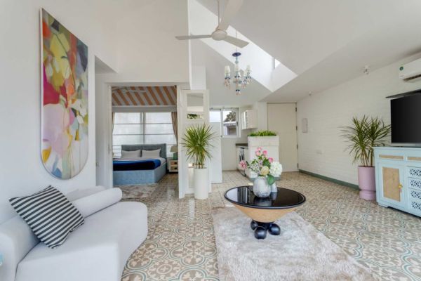 Sereno Picasso 1bhk artsy vibes 3 mins to Assagaon