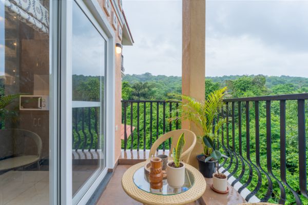 Sereno Foresta cosy 1 bhk greenery view w/pool+game