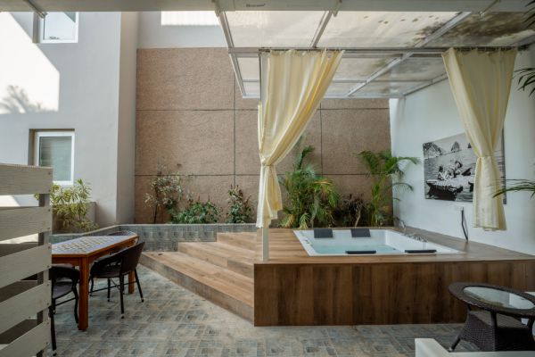 Sereno Santorini 2bhk Greek vibes w/ pvt jacuzzi