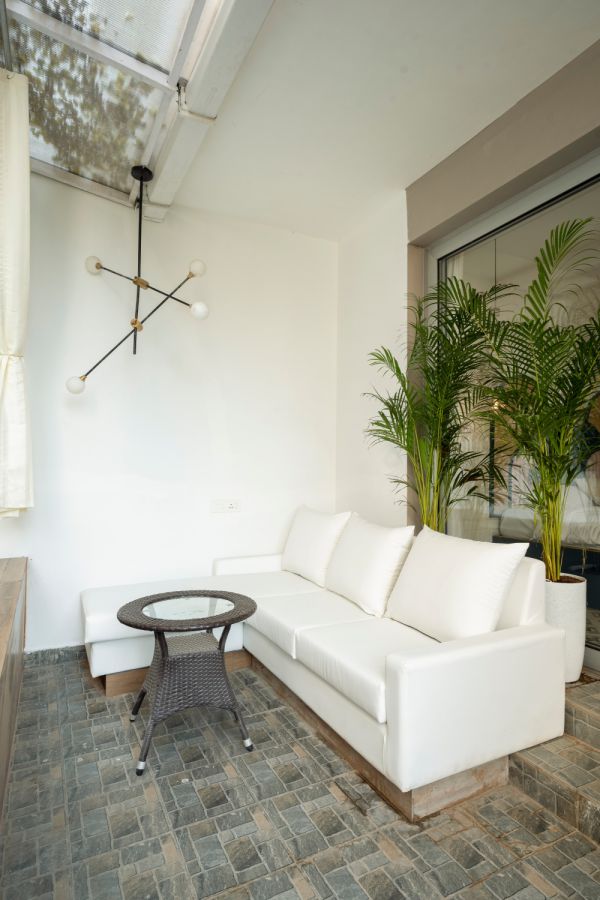 Sereno Santorini 2bhk Greek vibes w/ pvt jacuzzi