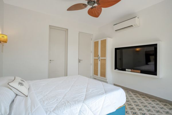 Sereno Santorini 2bhk Greek vibes w/ pvt jacuzzi