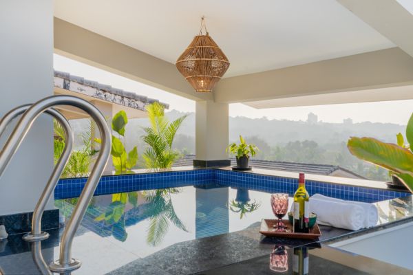 Sereno Horizon 3bhk Penthouse pvt jacuzzi rooftop