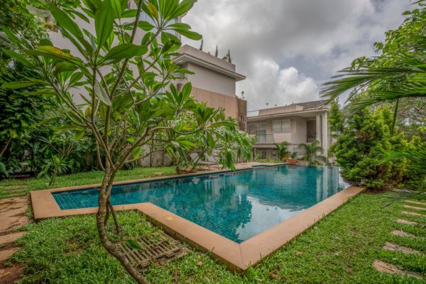 Sereno Santorini 2bhk Greek vibes w/ pvt jacuzzi