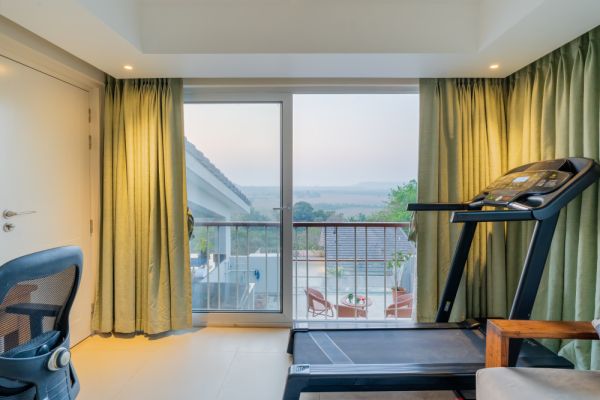 Sereno Horizon 3bhk Penthouse pvt jacuzzi rooftop