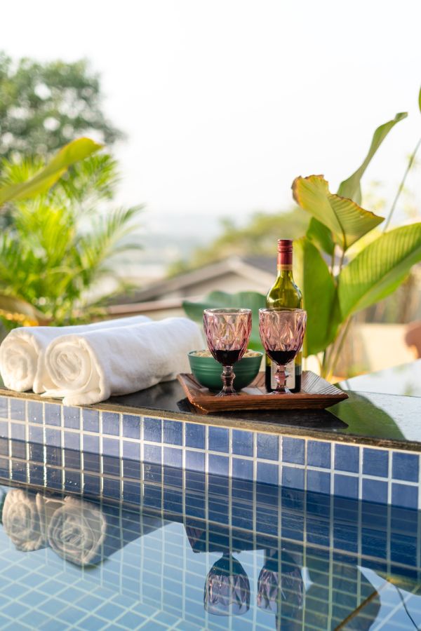 Sereno Horizon 3bhk Penthouse pvt jacuzzi rooftop