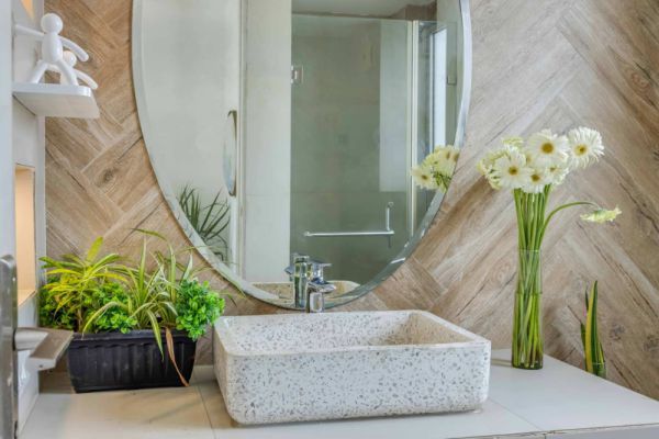 Sereno Picasso 1bhk artsy vibes 3 mins to Assagaon