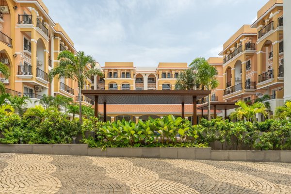 Sereno Azura 1bhk pool view w/game zone, jacuzzis