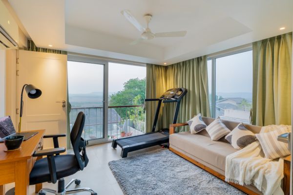 Sereno Horizon 3bhk Penthouse pvt jacuzzi rooftop