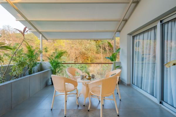 Sereno Horizon 3bhk Penthouse pvt jacuzzi rooftop