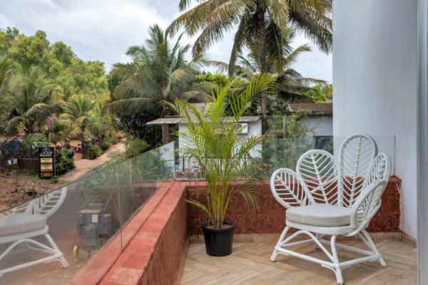 Sereno Picasso 1bhk artsy vibes 3 mins to Assagaon