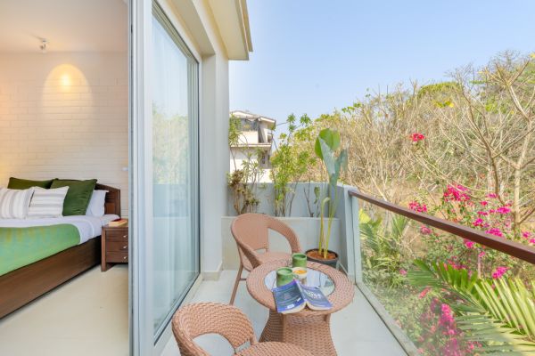 Sereno Horizon 3bhk Penthouse pvt jacuzzi rooftop