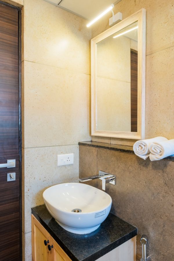 Sereno Amber 1bhk cosy apt w/pool, gym, games zone