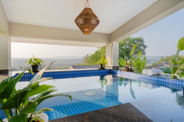 Sereno Horizon 3bhk Penthouse pvt jacuzzi rooftop