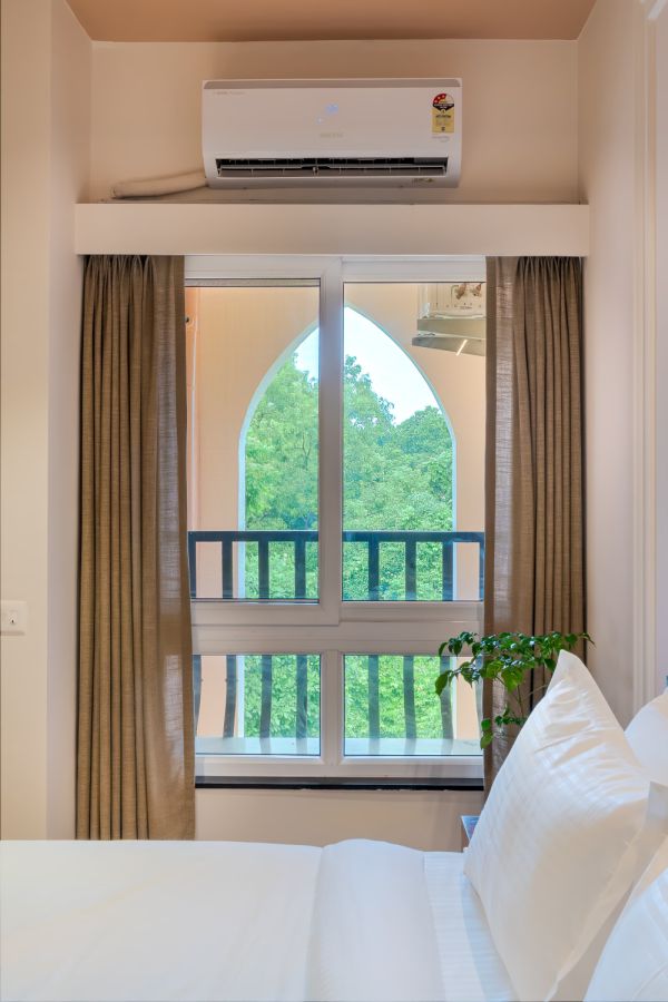 Sereno Foresta cosy 1 bhk greenery view w/pool+game