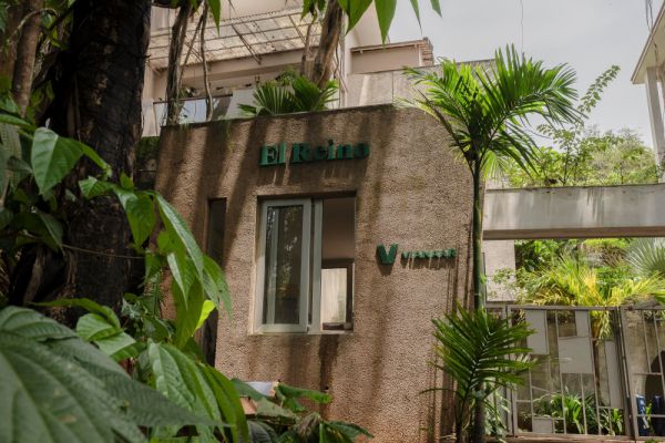 Sereno Santorini 2bhk Greek vibes w/ pvt jacuzzi