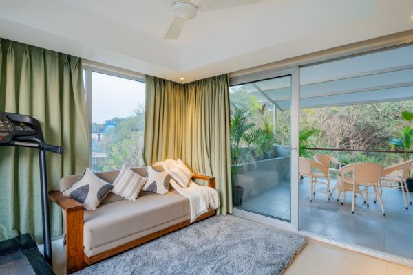 Sereno Horizon 3bhk Penthouse pvt jacuzzi rooftop