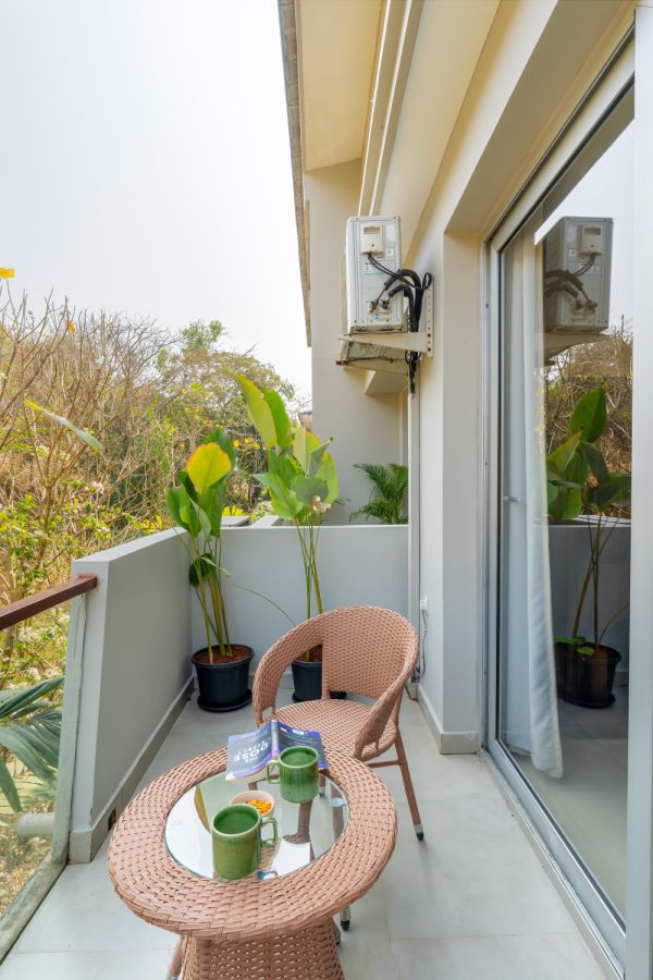 Sereno Horizon 3bhk Penthouse pvt jacuzzi rooftop