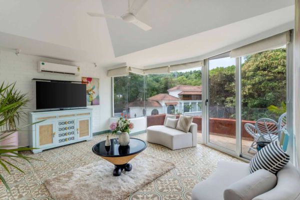 Sereno Picasso 1bhk artsy vibes 3 mins to Assagaon