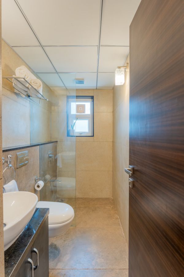 Sereno Foresta cosy 1 bhk greenery view w/pool+game