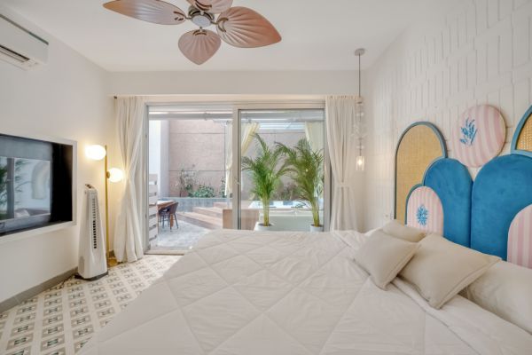 Sereno Santorini 2bhk Greek vibes w/ pvt jacuzzi