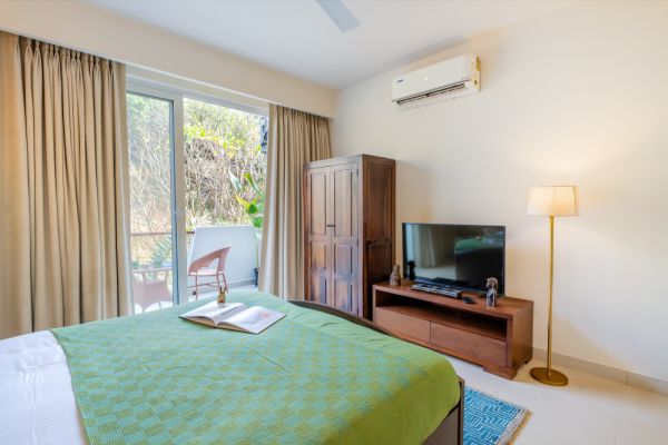 Sereno Horizon 3bhk Penthouse pvt jacuzzi rooftop