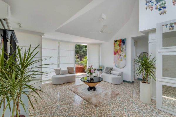 Sereno Picasso 1bhk artsy vibes 3 mins to Assagaon