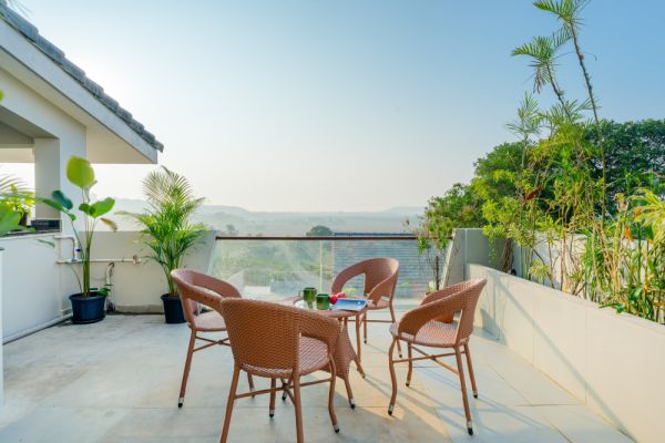 Sereno Horizon 3bhk Penthouse pvt jacuzzi rooftop