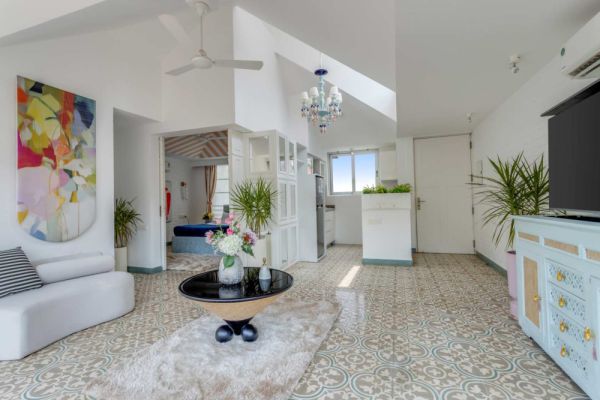 Sereno Picasso 1bhk artsy vibes 3 mins to Assagaon