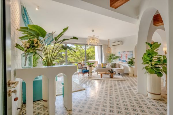 Sereno Santorini 2bhk Greek vibes w/ pvt jacuzzi