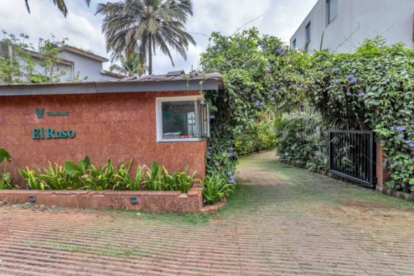 Sereno Picasso 1bhk artsy vibes 3 mins to Assagaon