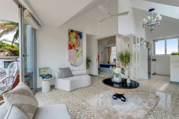 Sereno Picasso 1bhk artsy vibes 3 mins to Assagaon