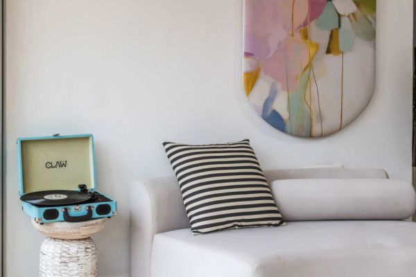 Sereno Picasso 1bhk artsy vibes 3 mins to Assagaon