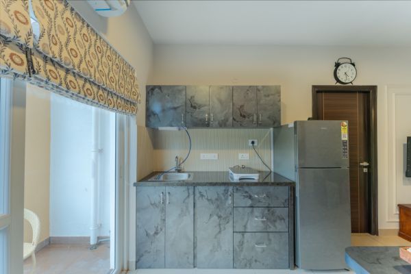 Sereno Foresta cosy 1 bhk greenery view w/pool+game