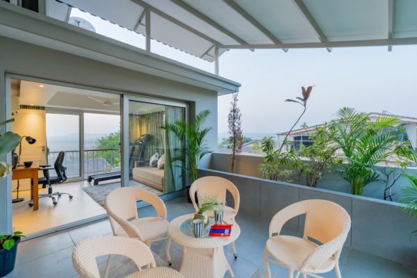 Sereno Horizon 3bhk Penthouse pvt jacuzzi rooftop